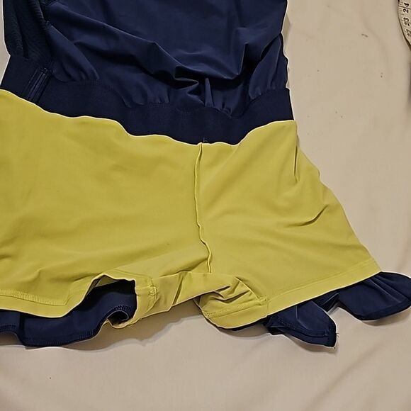 ADIDAS Clima Cool Tennis shorts jumpsuit. Womens medium. - Picture 6 of 7